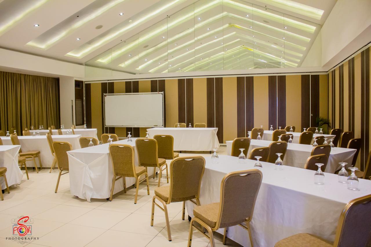 Hotel Marciano Calamba  Bagian luar foto