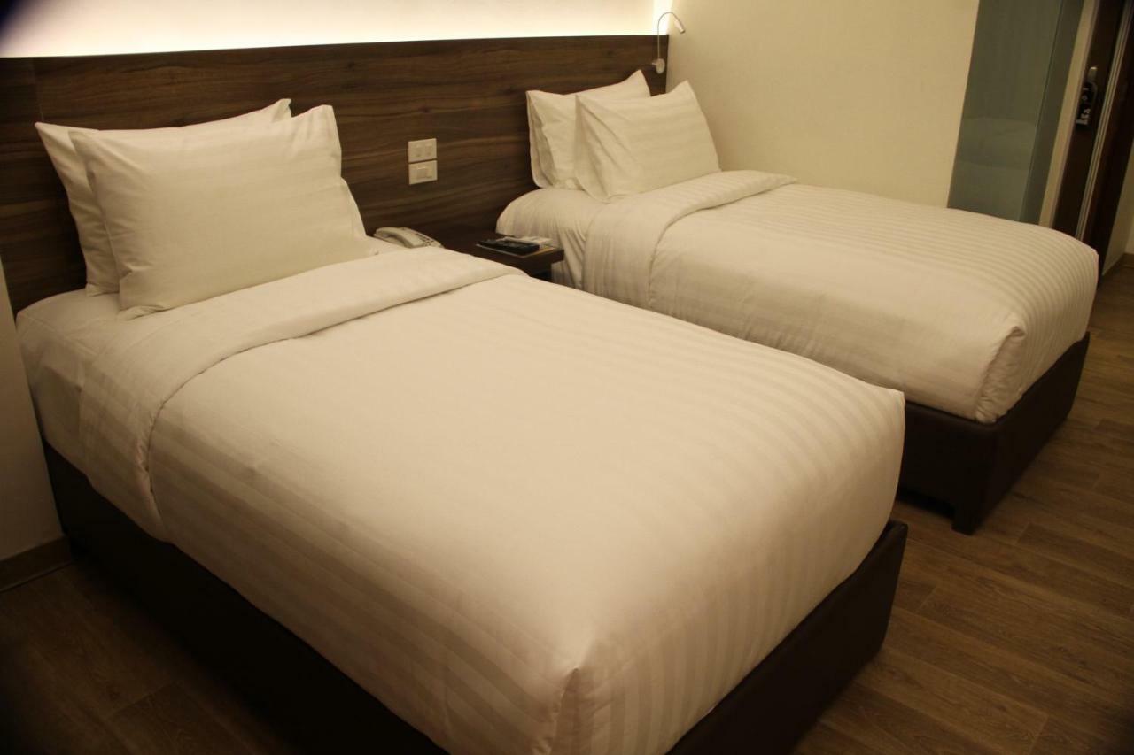 Hotel Marciano Calamba  Bagian luar foto
